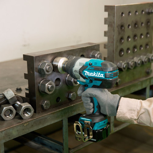 Chave de impacto a bateria 18V 5.0 Ah encaixe 3/4 com 2 baterias e maleta - DTW1001RTJ   110V/220V