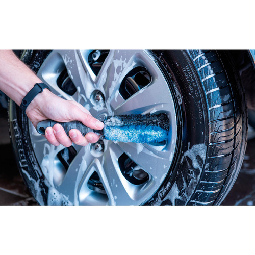 Escova para limpeza de rodas cabo pl�stico 26 cm 