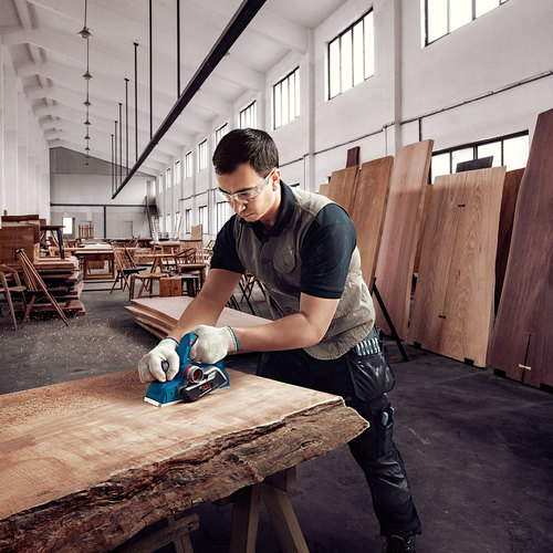 Plaina el�trica 700 watts corte por passada de 2,6 mm - GHO 700  220V