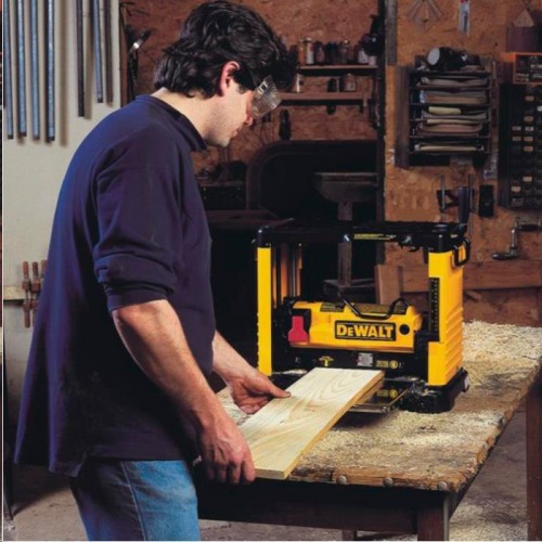 Plaina Desengrossadeira port�til 1.800 Watts - DW733  220V