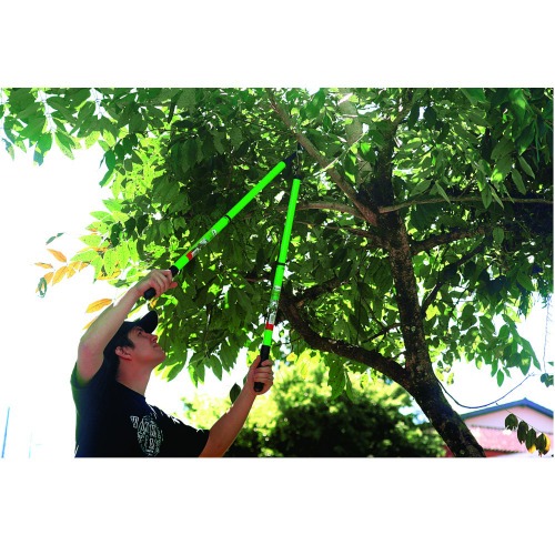 Tesoura corta galhos com cabo telescópico 63,5 - 96,5 cm TS40859 Tesoura corta galhos com cabo telescópico 63,5 - 96,5 cm TS40859