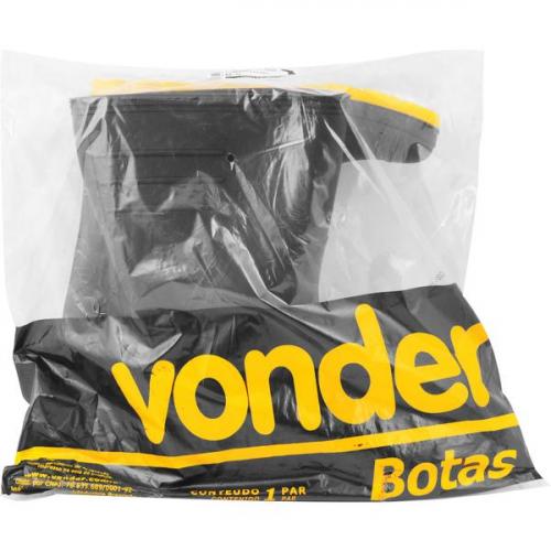 Bota de PVC preta com solado amarelo cano m�dio sem forro