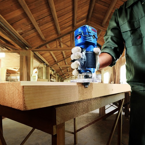 Tupia manual 550 watts com pinça de 6 mm e 1/4 Tupia manual 550 watts com pinça de 6 mm e 1/4