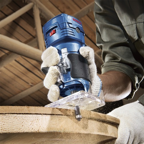 Tupia manual 550 watts com pinça de 6 mm e 1/4 Tupia manual 550 watts com pinça de 6 mm e 1/4