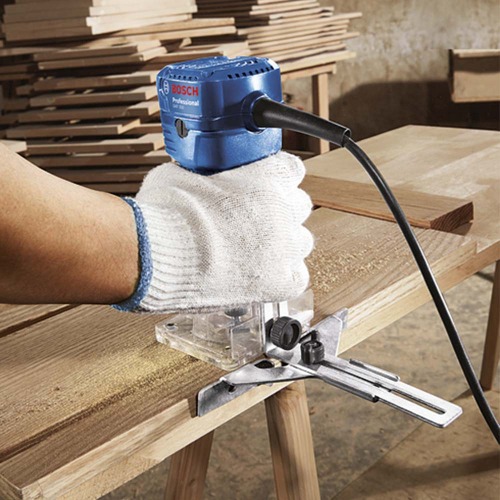 Tupia manual 550 watts com pinça de 6 mm e 1/4 Tupia manual 550 watts com pinça de 6 mm e 1/4