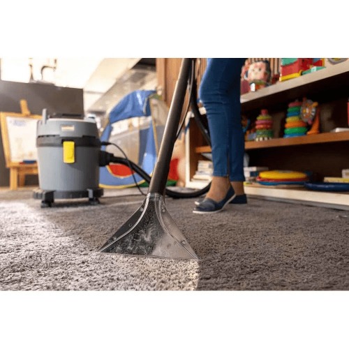 Extratora de carpetes e aspirador 15 Litros 1600 watts - Puzzi 4/15 110V Extratora de carpetes e aspirador 15 Litros 1600 watts - Puzzi 4/15 110V