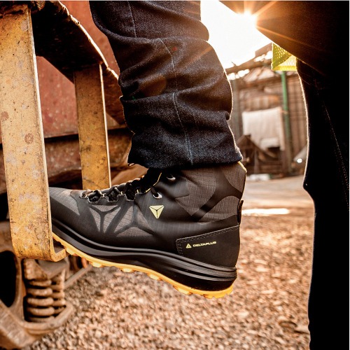 Botina em microfibra e nylon com cadar�o - Noronha OB SRC