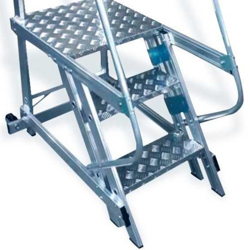 Escada plataforma de alum�nio 0.75 m c/ 2 degraus + patamar