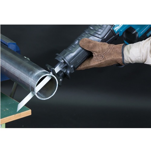 Serra sabre a bateria 36V 5Ah Brushless com maleta - DJR360RT2 110V/220V Serra sabre a bateria 36V 5Ah Brushless com maleta - DJR360RT2 110V/220V