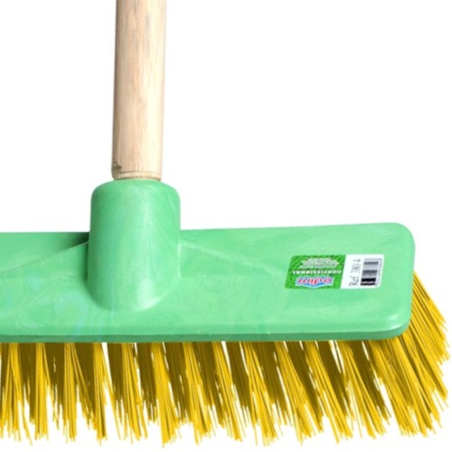 Vassoura tipo escov�o 30 cm cabo de madeira