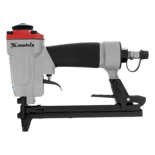 Grampeador pneum�tico 20GA capacidade de 6 a 13 mm