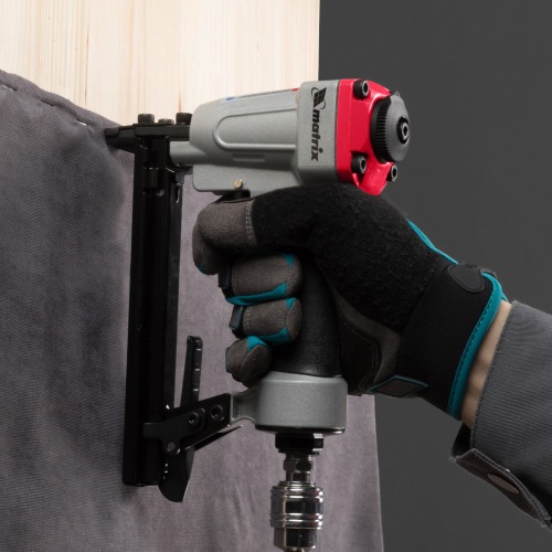 Grampeador pneum�tico 20GA capacidade de 6 a 13 mm