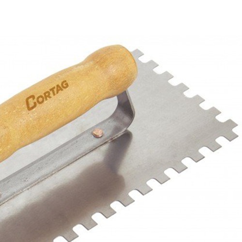 Desempenadeira em a�o dentada com cabo de madeira 8x8mm - 60700