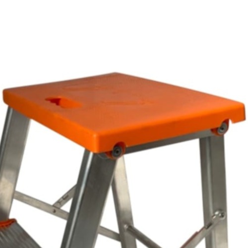 Escada banqueta de alum�nio 1 degrau + patamar - BAQ002