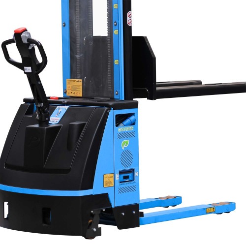 Empilhadeira el�trica tracionaria 5,40 m 1.600 kg com Bateria de L�tio e Carregador - PTL16/54-F