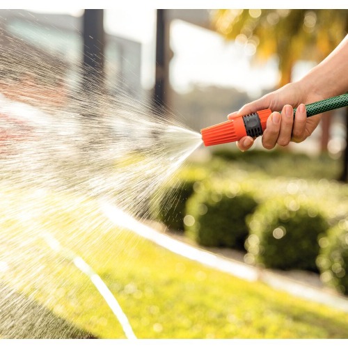 Mangueira Flex Verde em PVC 3 Camadas 15 m com Engate Esguicho e Suporte Mangueira Flex Verde em PVC 3 Camadas 15 m com Engate Esguicho e Suporte