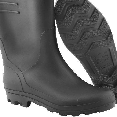 Bota de PVC preta cano m�dio sem forro