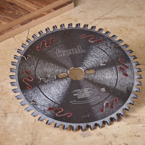 Disco de serra para madeira 250 mm x 30 mm 48 dentes - LU3C 0200