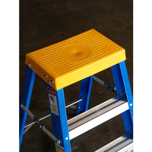 Escada banqueta de fibra de vidro 2 degraus + patamar 60 cm