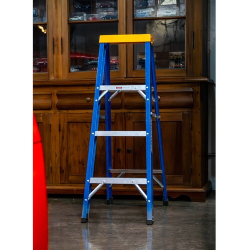 Escada tesoura simples em fibra de vidro 3 degraus + patamar 1,20 m- Premium