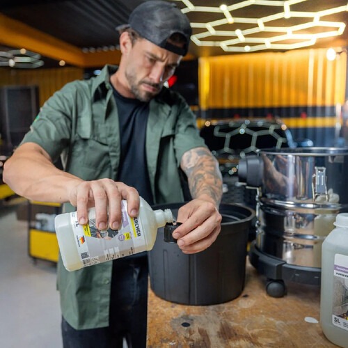 Detergente limpador de carpetes e estofados concentrado 1 Litro - Power Extract RM 764