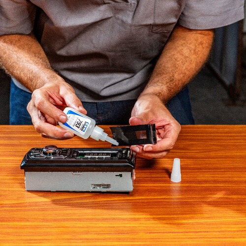 Adesivo instantâneo industrial 100g - 793 Adesivo instantâneo industrial 100g - 793