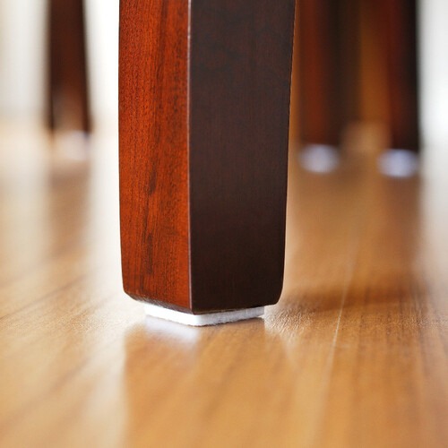 Feltro protetor adesivo quadrado 22 mm branco com 16 unidades