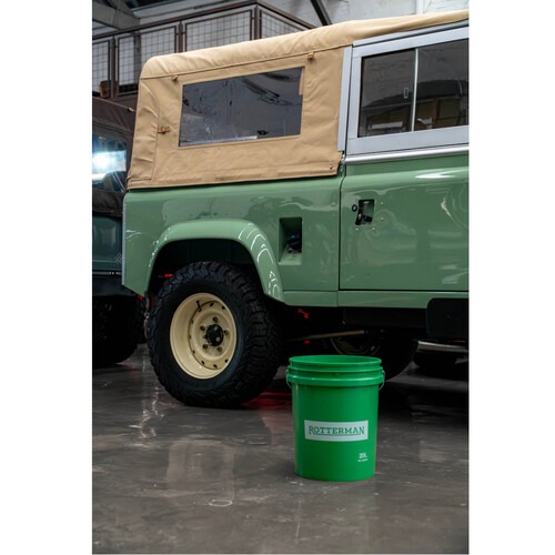 Balde multiuso com capacidade de 20 litros 