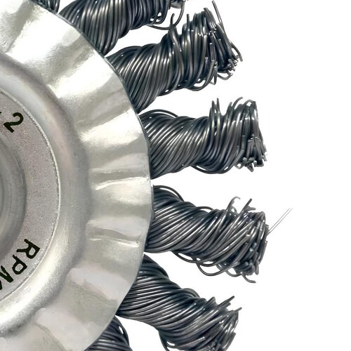 Escova de aço inox circular torcida 114,3 x 12,7 mm com furo Escova de aço inox circular torcida 114,3 x 12,7 mm com furo