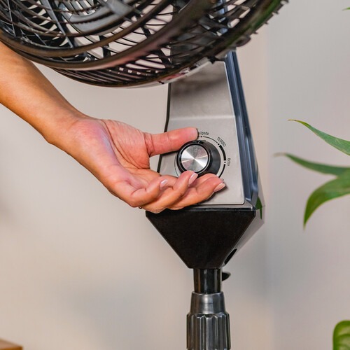 Ventilador de coluna 50 cm oscilante 8 pás com 3 velocidades Flow Turbo - WV02PR 110V Ventilador de coluna 50 cm oscilante 8 pás com 3 velocidades Flow Turbo - WV02PR 110V