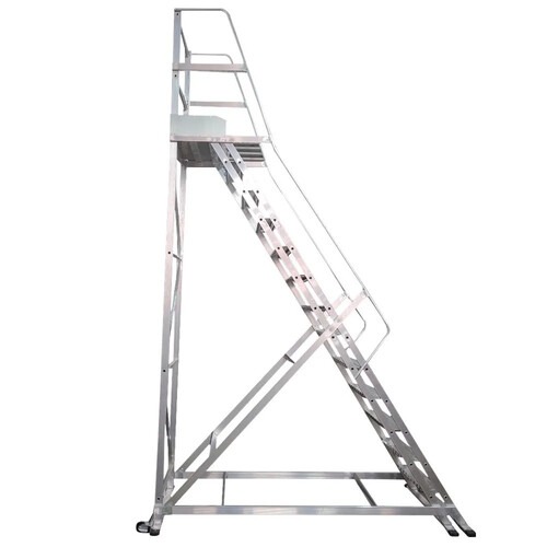 Escada plataforma de alum�nio 3.0 m com 11 degraus + patamar