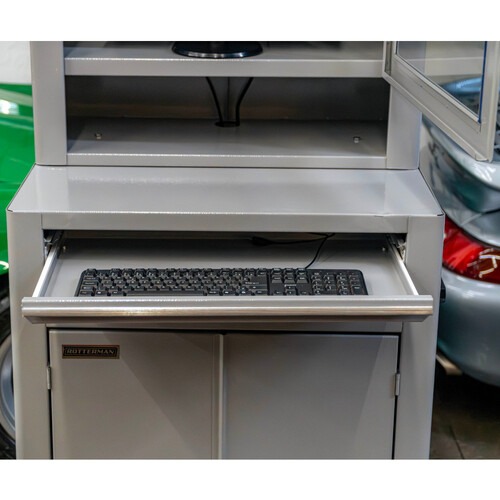 Rack fechado para computador com visor de acrílico - RLL-89 Rack fechado para computador com visor de acrílico - RLL-89