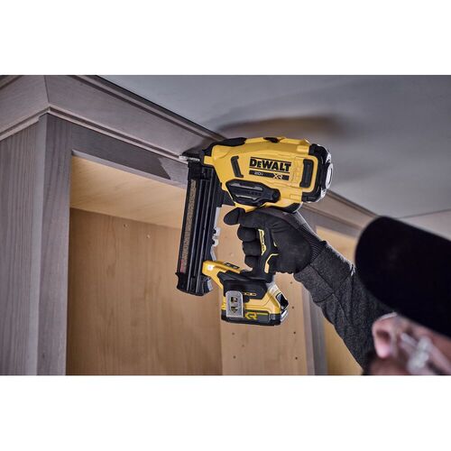 Pinador 18GA Dewalt DCN210B bateria 20V sem bateria