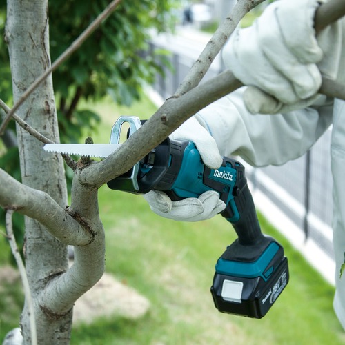 Serra sabre a bateria 18V com velocidade variável Sem Bateria - DJR185Z Serra sabre a bateria 18V com velocidade variável Sem Bateria - DJR185Z