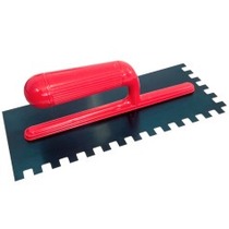 Desempenadeira em a�o dentada com cabo pl�stico 12 x 28 cm - 1.2407